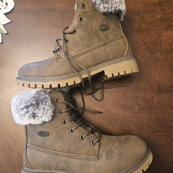Lugz Tan Boots with Faux Fur Collar Size 8.5, New - Picture 1 of 7